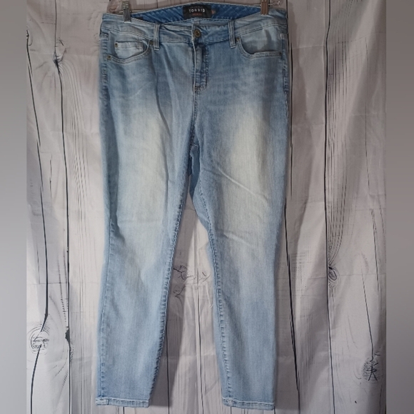 Torrid High Rise Curvy Faded Blue Women's Jeans - Picture 1 of 13